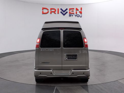 Used 2022 Chevrolet Express 2500 Extended w/ Enhanced Convenience Package image 4