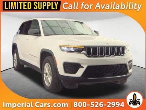 Used 2024 Jeep Grand Cherokee Laredo X w/ Luxury Tech Group I AWD/4WD image 1