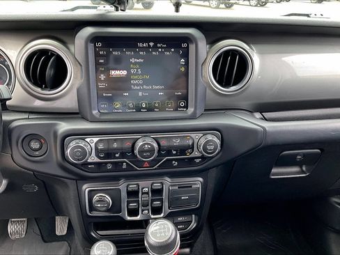 Used 2020 Jeep Gladiator Overland AWD/4WD image 23