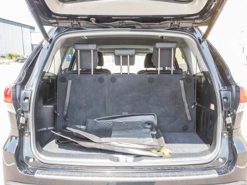 Used 2019 Toyota Highlander XLE AWD/4WD image 17