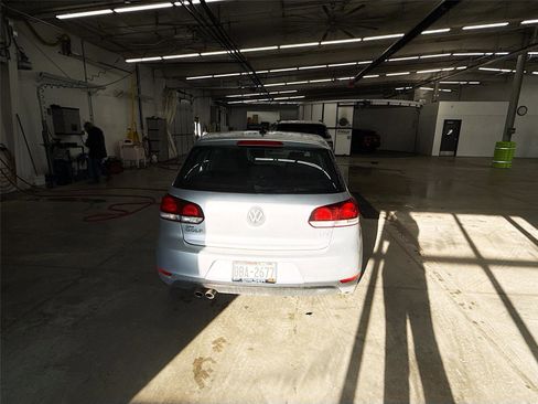 Used 2013 Volkswagen Golf TDI image 9