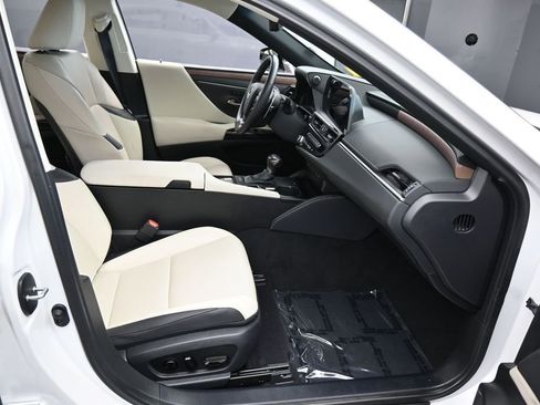 Used 2025 Lexus ES 350 w/ Premium Package FWD image 43