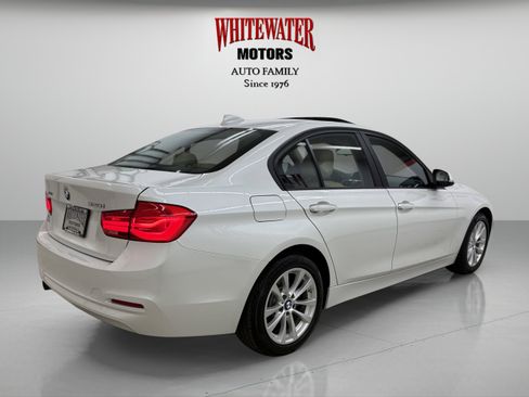 Used 2017 BMW 320i xDrive Sedan image 4