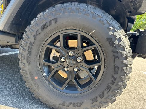 Used 2025 Jeep Wrangler Willys image 13