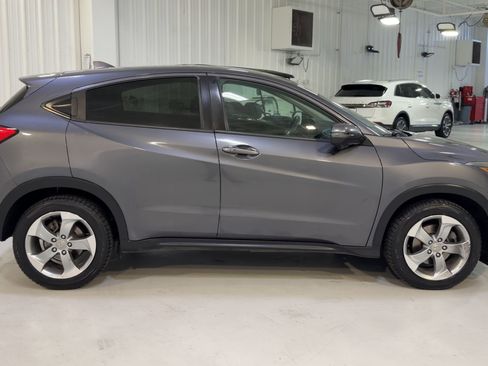 Used 2017 Honda HR-V EX image 2