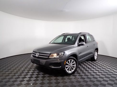 Used 2017 Volkswagen Tiguan Limited w/ Premium Package image 2