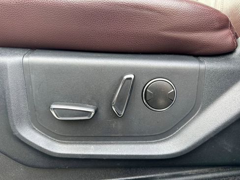 Used 2022 Ford Expedition Limited image 38