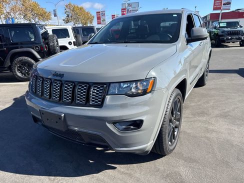Used 2020 Jeep Grand Cherokee Altitude RWD image 2