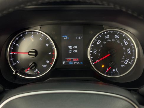 Used 2022 Toyota RAV4 XLE Premium image 18