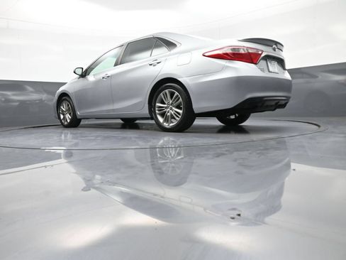 Certified 2017 Toyota Camry SE FWD image 30