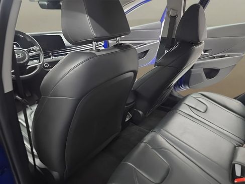 Certified 2025 Hyundai Elantra Limited FWD image 16