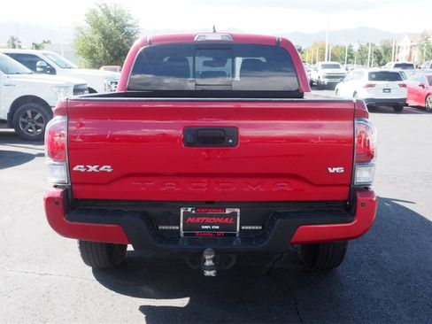 Used 2018 Toyota Tacoma TRD Off-Road w/ Technology Package image 6