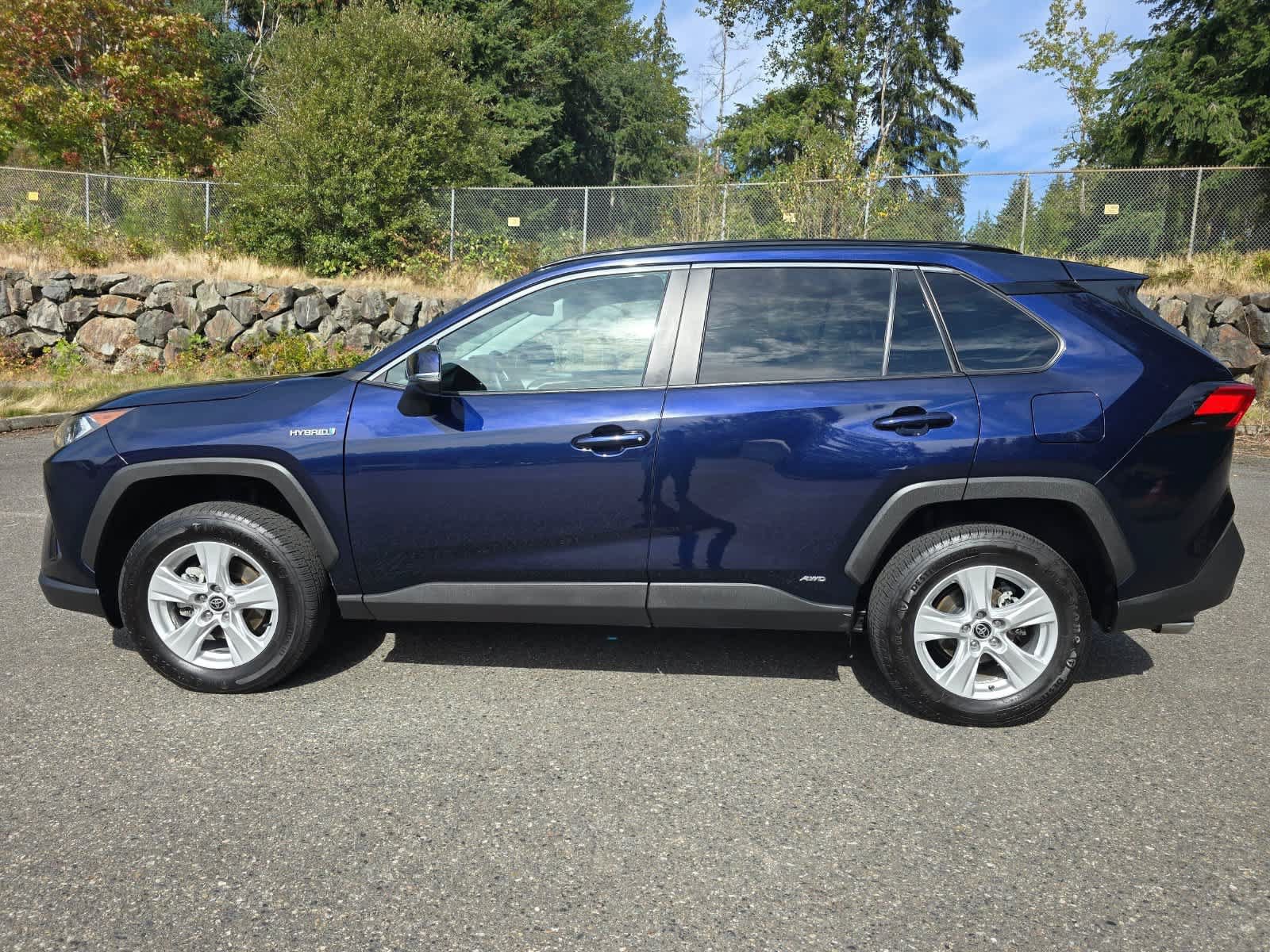 Used 2021 Toyota RAV4 XLE w/ Convenience Package AWD/4WD image 3