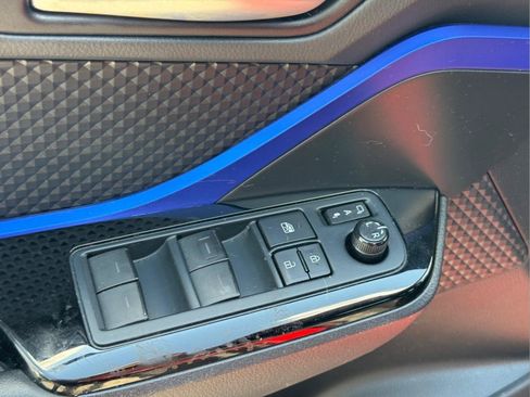 Used 2021 Toyota C-HR XLE FWD image 16