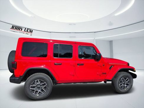 New 2025 Jeep Wrangler Unlimited Sahara w/ Safety Group AWD/4WD image 7