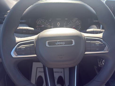 Used 2024 Jeep Compass Latitude image 19