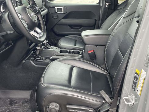 Used 2022 Jeep Wrangler Unlimited Sahara w/ Cold Weather Group image 16