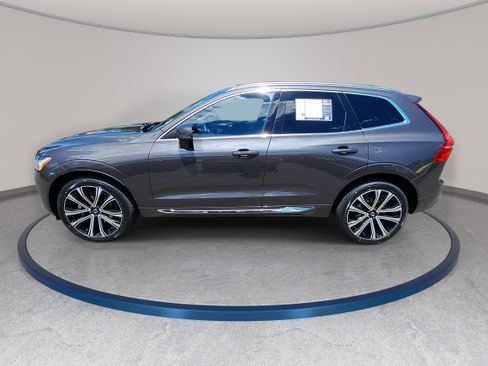 Used 2023 Volvo XC60 B5 Ultimate w/ Climate Package FWD image 8