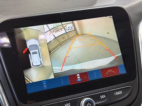 Used 2018 Chevrolet Equinox Premier FWD image 24