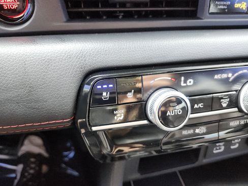 Used 2025 Honda Pilot Black Edition image 10