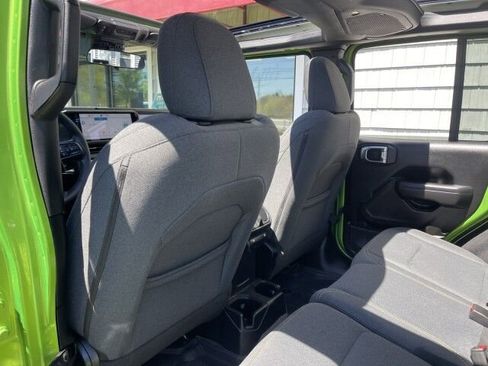 Used 2025 Jeep Wrangler Unlimited Sport AWD/4WD image 18