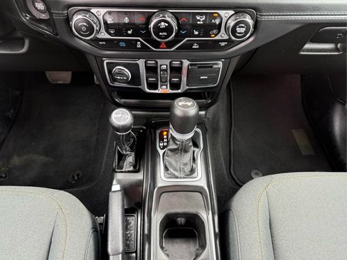 Used 2024 Jeep Wrangler Unlimited Sahara AWD/4WD image 25