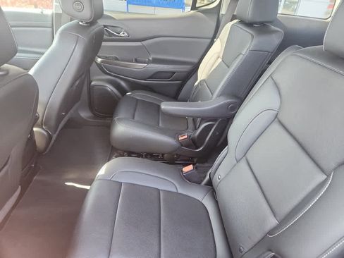 Used 2021 GMC Acadia SLT w/ LPO, Floor Liner Package image 4