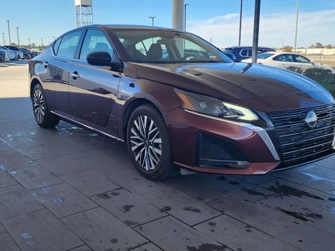 Used 2025 Nissan Altima 2.5 SV image 4