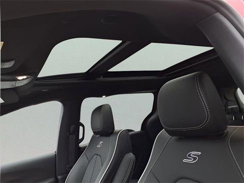 New 2026 Chrysler Pacifica Limited image 18