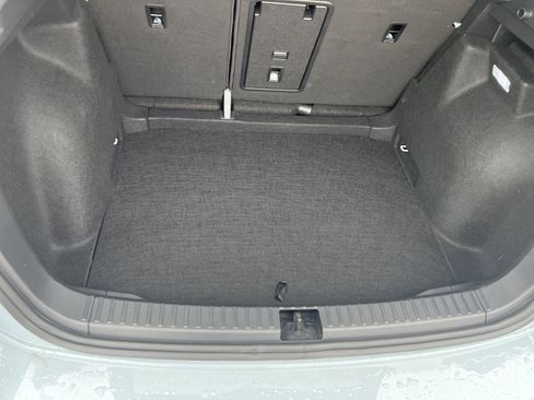 Certified 2025 Volkswagen Taos SE image 31