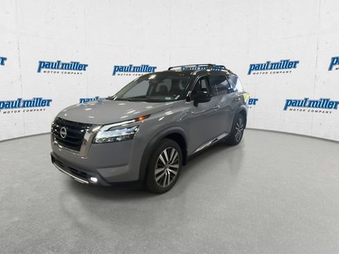 Used 2022 Nissan Pathfinder Platinum w/ Cargo Package AWD/4WD image 5