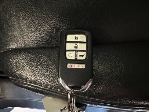 Used 2021 Honda Pilot Touring image 17
