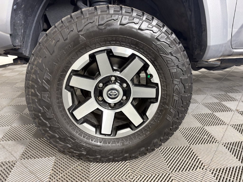 Used 2019 Toyota Tacoma TRD Sport w/ Technology Package AWD/4WD image 10