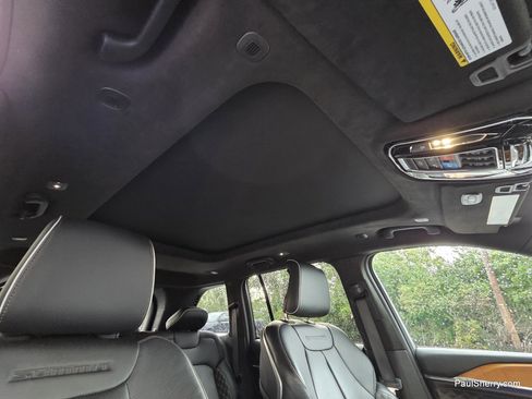 Used 2022 Jeep Grand Cherokee Summit AWD/4WD image 3