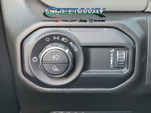 Used 2023 Jeep Gladiator Sport AWD/4WD image 25
