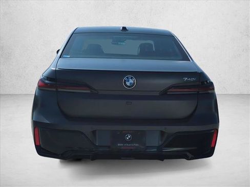 New 2026 BMW 740i w/ Premium Package RWD image 8