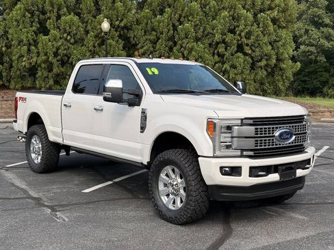 Used 2019 Ford F250 Platinum w/ Platinum Ultimate Package AWD/4WD image 1