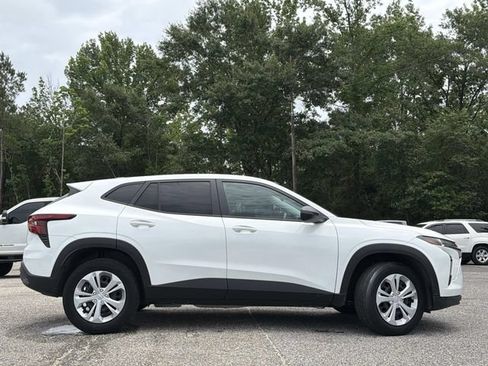 Used 2025 Chevrolet Trax LS FWD image 6