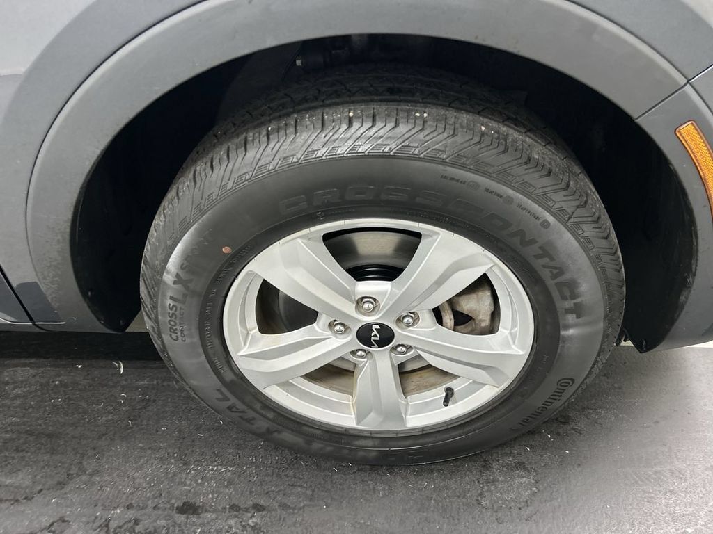 Certified 2023 Kia Sorento LX AWD/4WD image 8