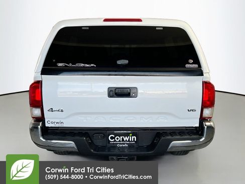 Used 2022 Toyota Tacoma SR5 AWD/4WD image 13
