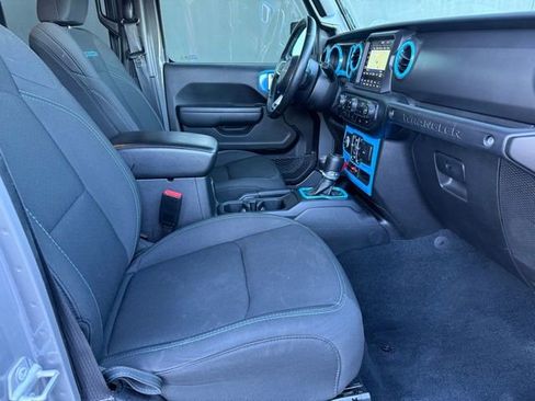 Used 2022 Jeep Wrangler Unlimited Rubicon 4xe w/ Cold Weather Group AWD/4WD image 10