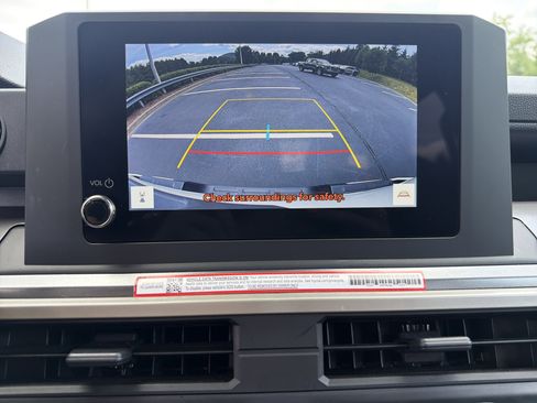 Certified 2025 Toyota Tacoma SR5 AWD/4WD image 15