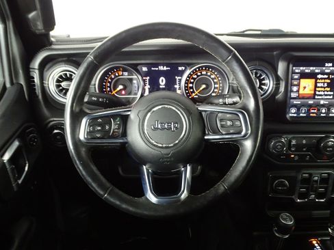 Used 2018 Jeep Wrangler Unlimited Sahara image 22