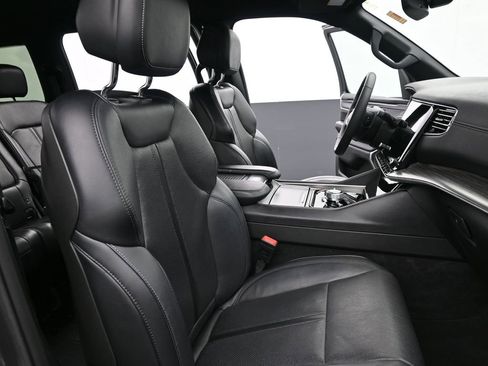 Used 2024 Jeep Wagoneer L Series II w/ Flexible Seating Group image 29