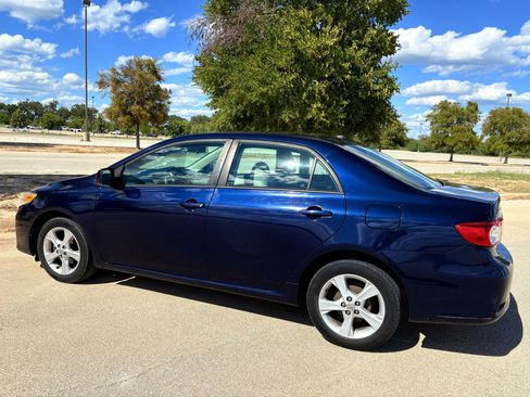 Used 2012 Toyota Corolla LE w/ Premium Pkg image 4