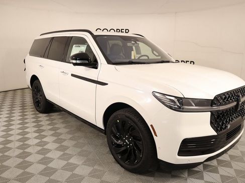 New 2025 Lincoln Navigator Reserve w/ Jet Appearance Package image 1