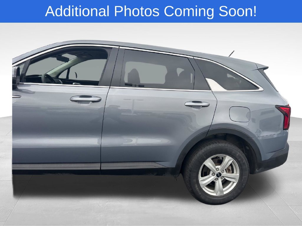 Used 2023 Kia Sorento LX AWD/4WD image 4