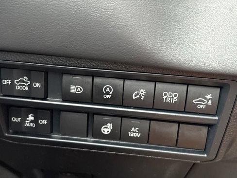 Used 2025 Toyota Tundra Platinum AWD/4WD image 26