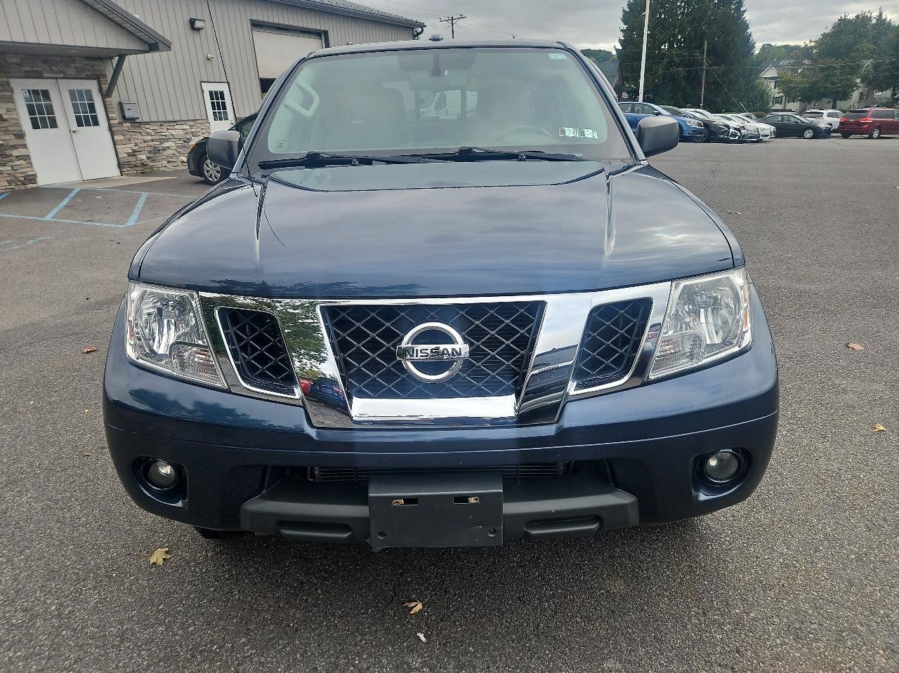 Used 2017 Nissan Frontier SV w/ SV Value Truck Package AWD/4WD image 11