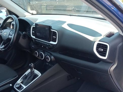 Used 2022 Hyundai Venue Limited FWD image 24